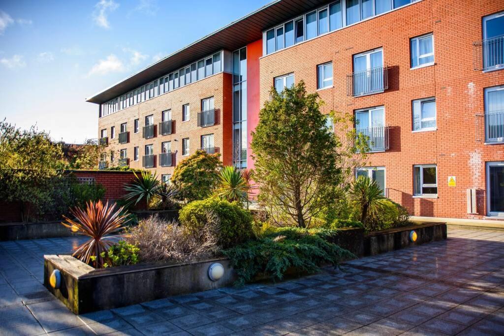 Luxury City Apartment Underground Parking 5* Belfast Bagian luar foto