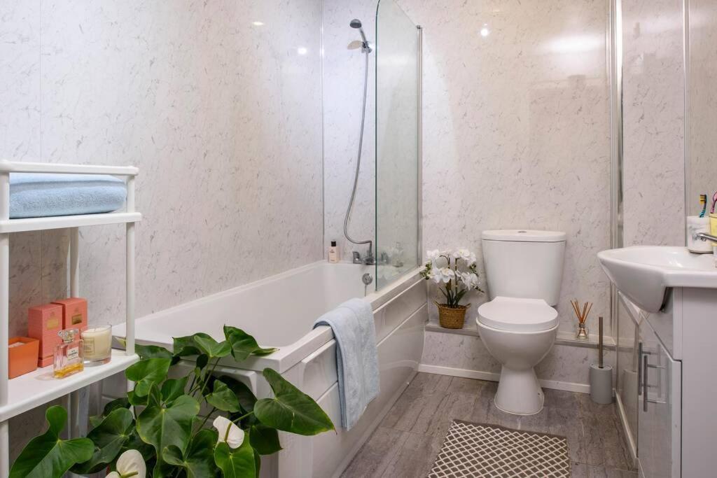 Luxury City Apartment Underground Parking 5* Belfast Bagian luar foto
